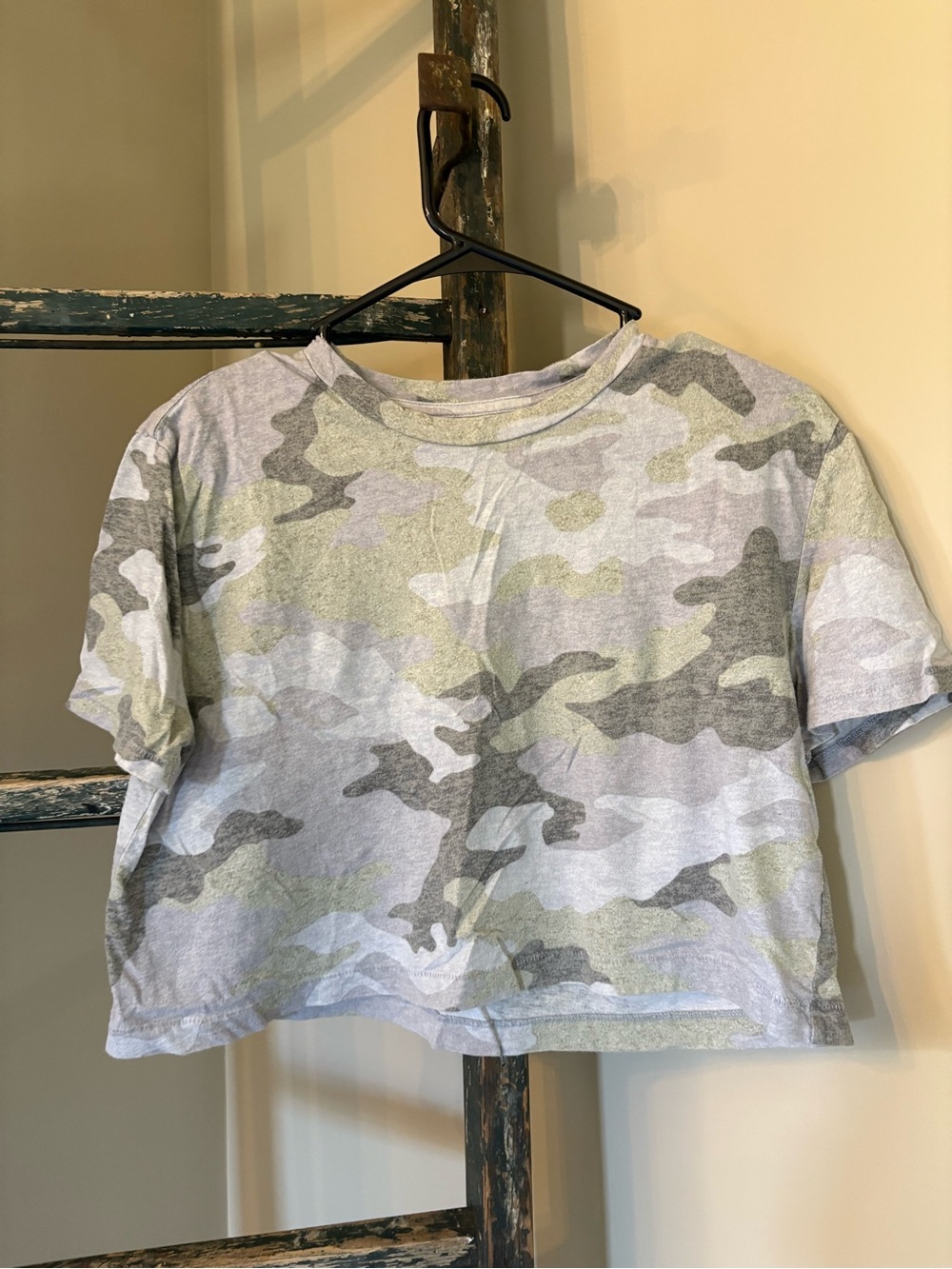Aeropostale Cropped Camo Tee in Green and Gray